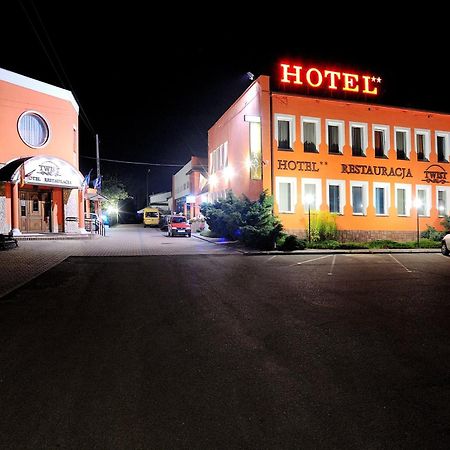 Hotel Restauracja Twist Кросно Екстериор снимка