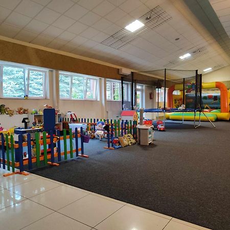 Hotel Restauracja Twist Кросно Екстериор снимка