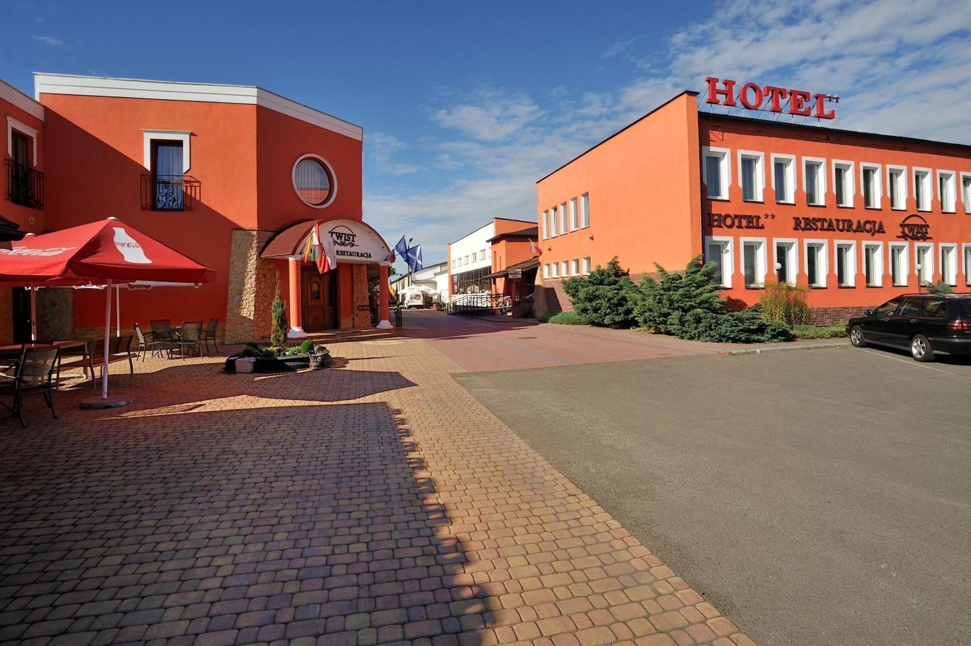 Hotel Restauracja Twist Кросно Екстериор снимка