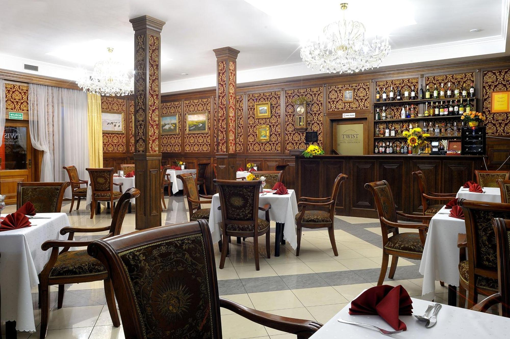 Hotel Restauracja Twist Кросно Екстериор снимка