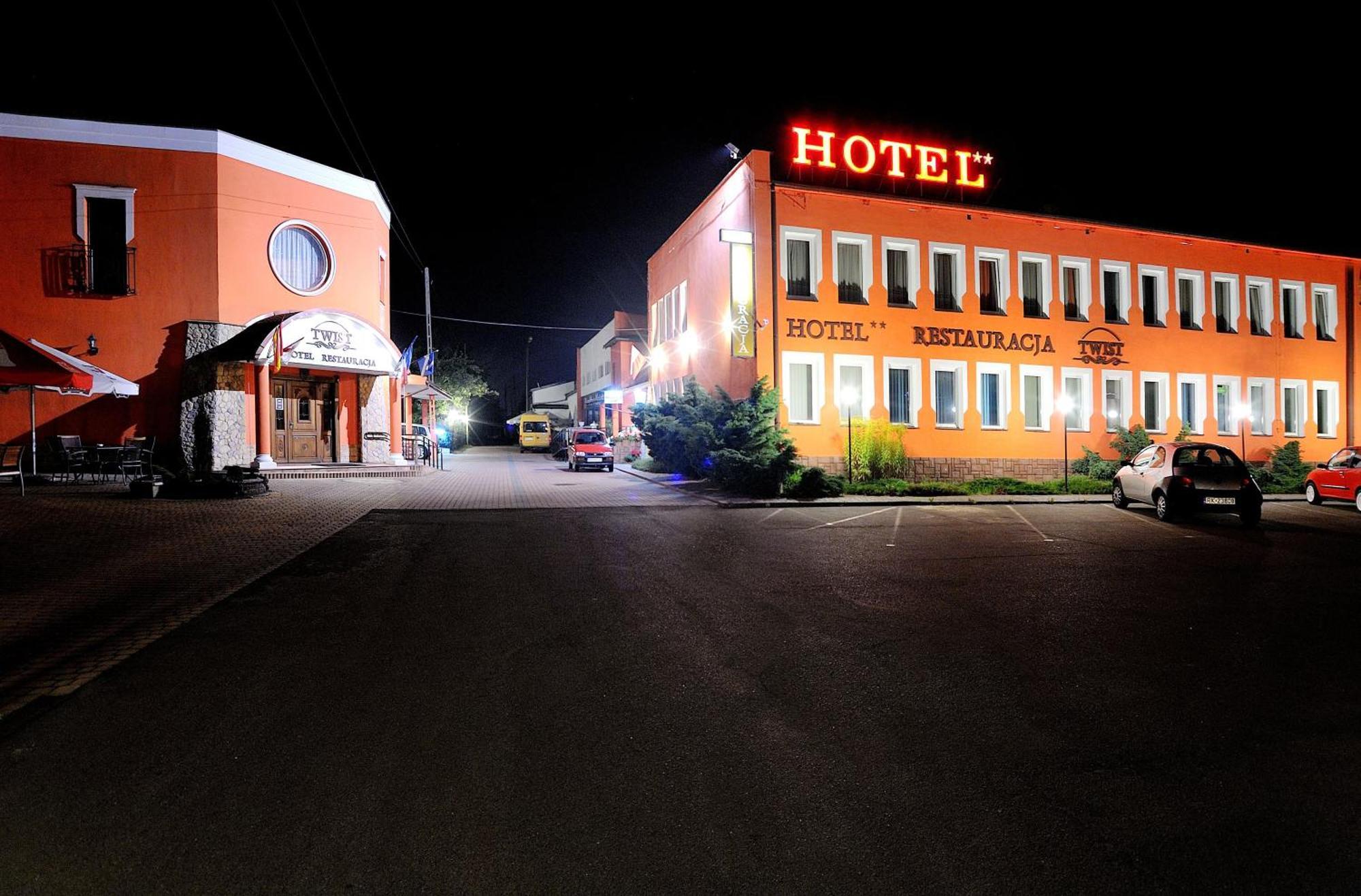 Hotel Restauracja Twist Кросно Екстериор снимка